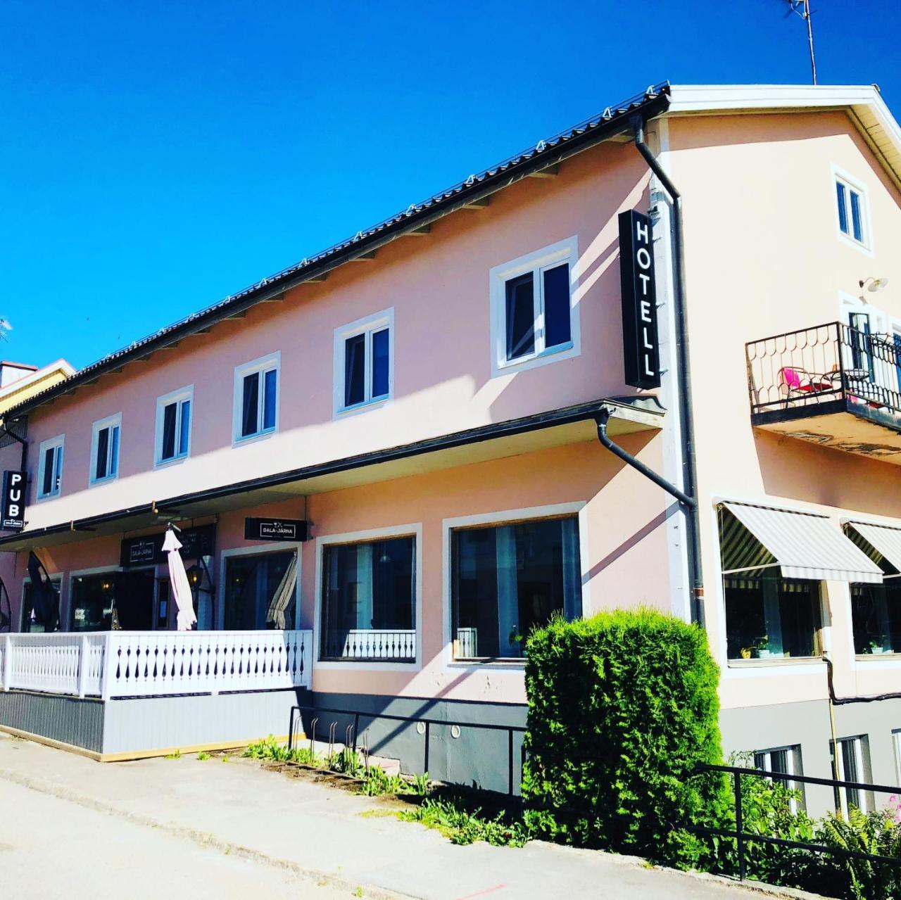Dala-Jaerna Hotell Och Vandrarhem Exterior photo